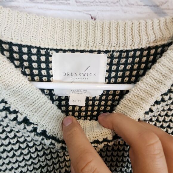 Men's Brunswick Winter sweater, size XS - Picture 2 of 3